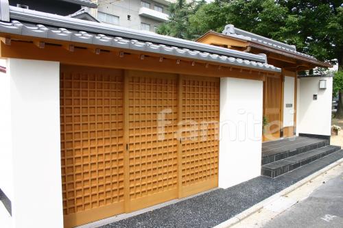 施工例：京都市 純和風・クローズ外構 数寄屋門 引戸扉（特注