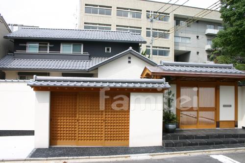 施工例：京都市 純和風・クローズ外構 数寄屋門 引戸扉（特注 