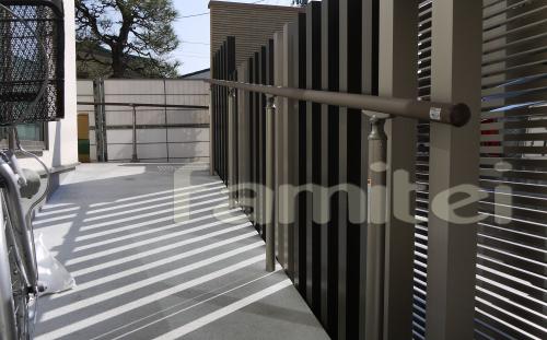京都市　和風外構　セミクローズ　板石アプローチ　花壇　門扉　スロープアプローチ