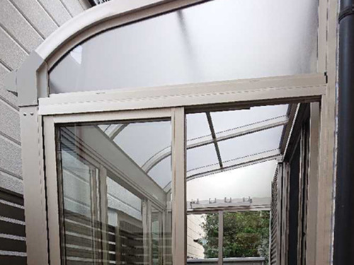 尼崎市 エクステリア工事 ガーデンルーム レギュラーサンルーム R型アール屋根 網戸(両面 正面) 物干し