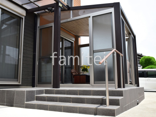 木製調ガーデンルーム YKKAP ソラリア テラス囲いサンルーム F型フラット屋根 網戸(両側面 正面) 大引き仕様