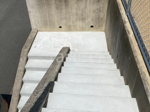 モルタル階段 