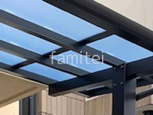 施工例写真 １階テラス屋根 YKKAP 独立式 フェンス アルミ形材 LIXIL