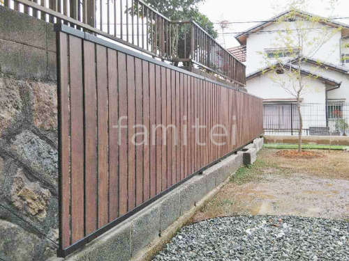 施工例写真 目隠しフェンス塀 三協木製調シャトレナII 6型